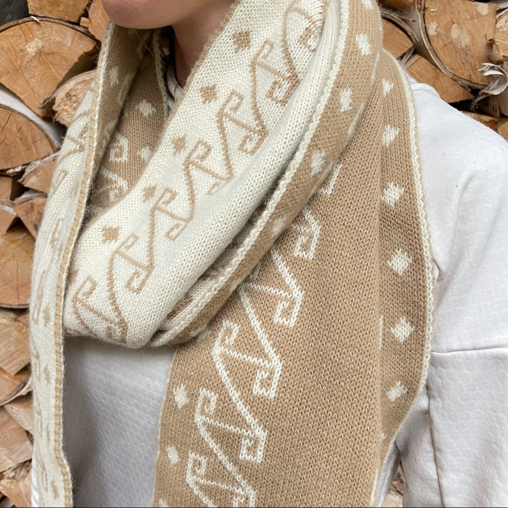 Betmar New York Scarf